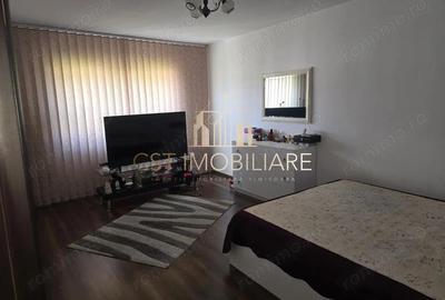 Apartament cu 3 camere decomandat în Lipovei