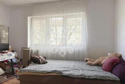 Apartament cu 4 camere decomandat în Nufărul