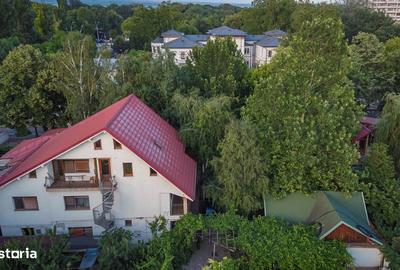 Casă cu 10 camere cu Teren 717 Mp în Central - 2