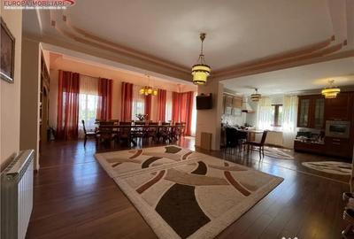 Casă cu 4 camere cu Teren 10000 Mp în Nufăru - 2