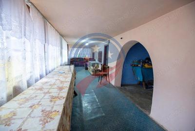 Casă cu 4 camere cu Teren 1606 Mp în Leu - 1