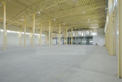 Spațiu comercial, de 2,000 mp, în Central - 11