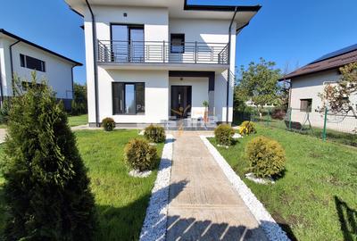 Casă individuală cu 4 camere cu Canalizare în Miroslava