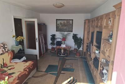 Apartament cu 2 camere decomandat în Tractorul - 1