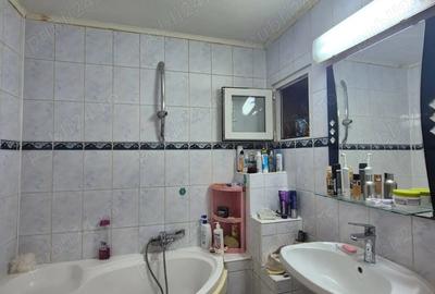 Vand apartament trei camere ,zona Aparatori Patriei!! - 6