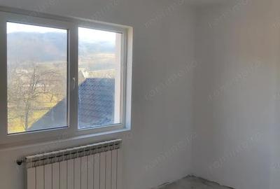 Casă cu 4 camere cu Teren 1000 Mp în Lăpuș - 8