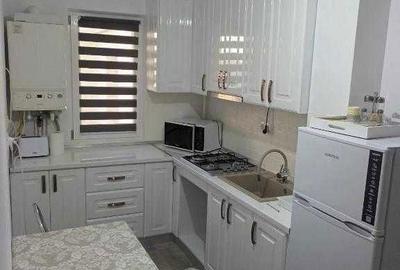 Apartament cu 3 camere semidecomandat în Central