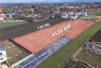 Teren de 4530 mp, în Stupini