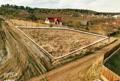 Teren de 1200 mp, în Ilieni - 2