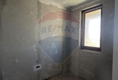 CASA CU ETAJ DE VANZARE LA GRI LA 12 KM DE ARAD ZIMANDUL NOU - 17