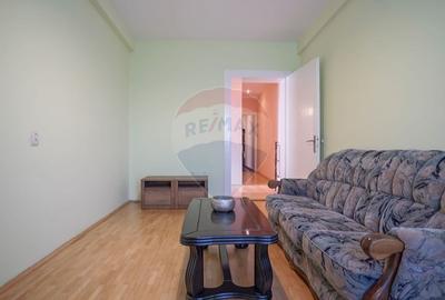 Apartament cu 3 camere semidecomandat, mobilat în Cetatea - 11