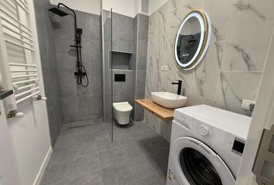 Apartament cu 3 camere semidecomandat în Km 5 - 15