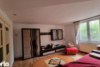 Casă cu 6 camere cu Teren 1000 Mp în Central - 7