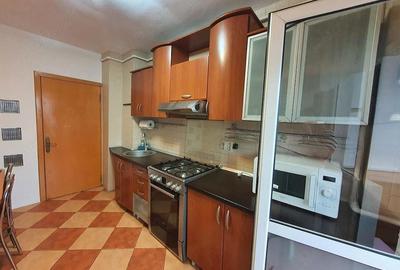 Apartament cu 3 camere decomandat în Central - 3