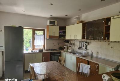 Casă cu 3 camere cu Teren 900 Mp în Central - 1