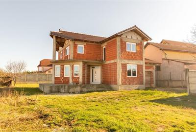 Casă individuală cu 5 camere în Sânmartin