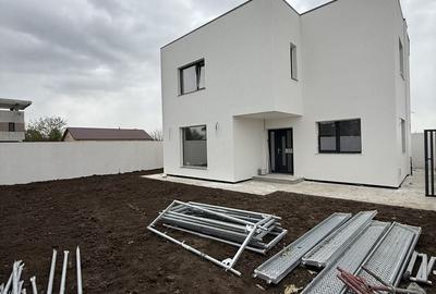 Casă individuală cu 4 camere cu Canalizare în Exterior Nord - 1