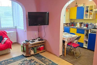 Vand apartament 3 camere semidecomandat in Deva, zona Micro 15, etaj 3 - 11