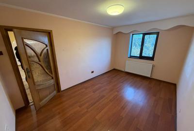 Apartament cu 3 camere semidecomandat în Vest - 9