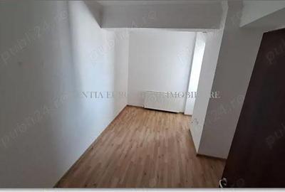 Apartament cu 3 camere decomandat în Km 5 - 1