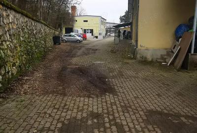 Spațiu comercial, de 1,000 mp, în Central - 9