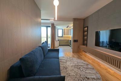 Apartament cu 3 camere semidecomandat, mobilat în Băneasa