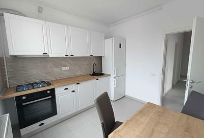 Apartament cu 3 camere decomandat în Tractorul - 2
