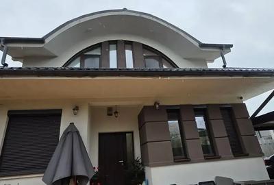 Casă cu 5 camere cu Canalizare în Vest - 1