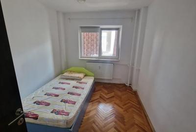 Apartament de 3 camere cu balcon si parcare, zona din 13 septembrie - 3