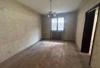 Apartament cu 3 camere circular în Central - 1