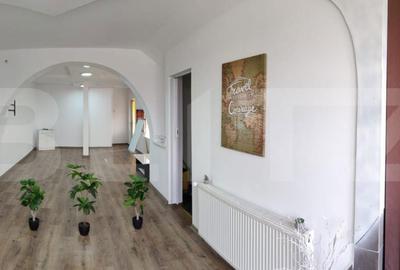 Casă cu 8 camere cu Teren 2667 Mp în Central - 11