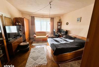 Casă cu 3 camere decomandat cu Teren 374 Mp în Central