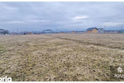 Teren de 2300 mp, în Sânpetru - 3