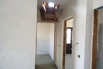 Casă cu 4 camere în Central - 2