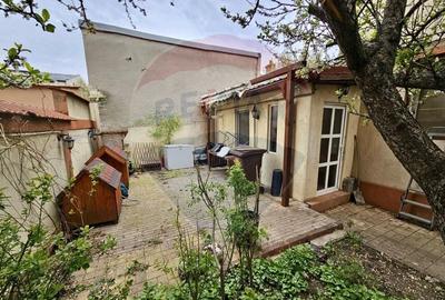 Casa cu 8 camere si 300mp curte, de inchiriat in zona Bd. Gloriei - 11