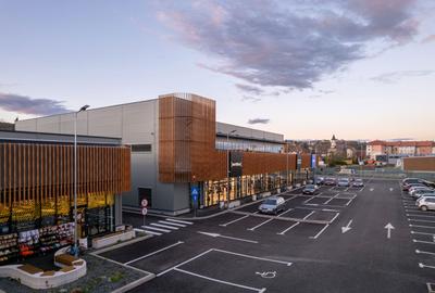 Spațiu comercial, de 1,200 mp, în Central - 13