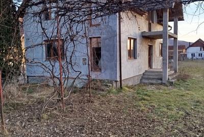 Casă cu 4 camere în Livezile - 2