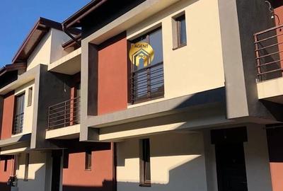 Casă cu 4 camere cu Teren 100 Mp în Central - 1