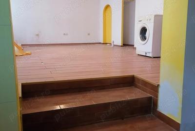 De vanzare sau inchiriere spa?iu 300 - 2