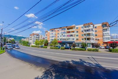 Republicii, apartament cu 3 camere-dubla orientare, de vanzare