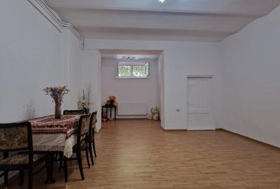 Apartament cu 4 camere - in vila -  decomandat -  Calea Călărașilor - Pta Stefan - 16