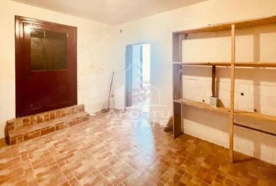 Spațiu comercial, de 50 mp, în Central - 4