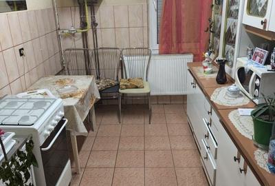 Apartament cu 3 camere decomandat în Central - 1