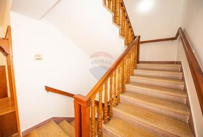 Casă cu 7 camere cu Teren 200 Mp în 23 August - 33