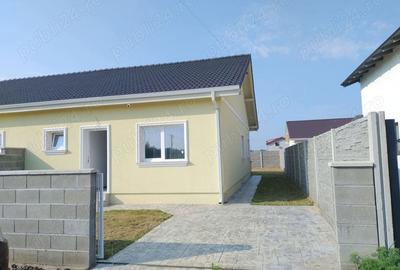 Casă cu 3 camere cu Teren 254 Mp în Bazoș - 1