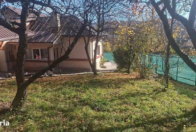 Casă cu 6 camere semidecomandat cu Canalizare în Central - 13