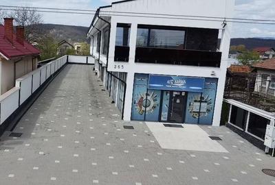 Spațiu comercial, de 1,111 mp, în Central - 4