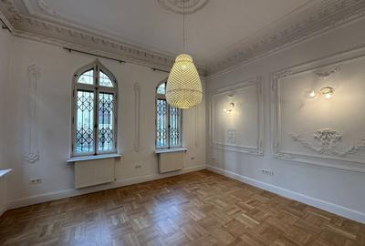 Casă individuală cu 10 camere cu Canalizare în P-ța Victoriei - 2