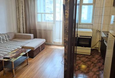 Garsonieră decomandată în Titan