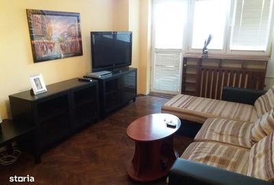Apartament cu 3 camere decomandat în Victoriei